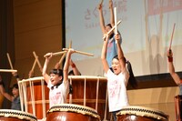 「『倭-YAMATO-の太鼓塾』の授業」1時限目の様子。