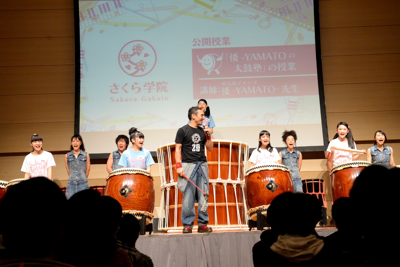 「『倭-YAMATO-の太鼓塾』の授業」1時限目の様子。