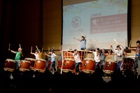 「『倭-YAMATO-の太鼓塾』の授業」1時限目の様子。