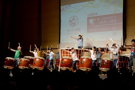 「『倭-YAMATO-の太鼓塾』の授業」1時限目の様子。