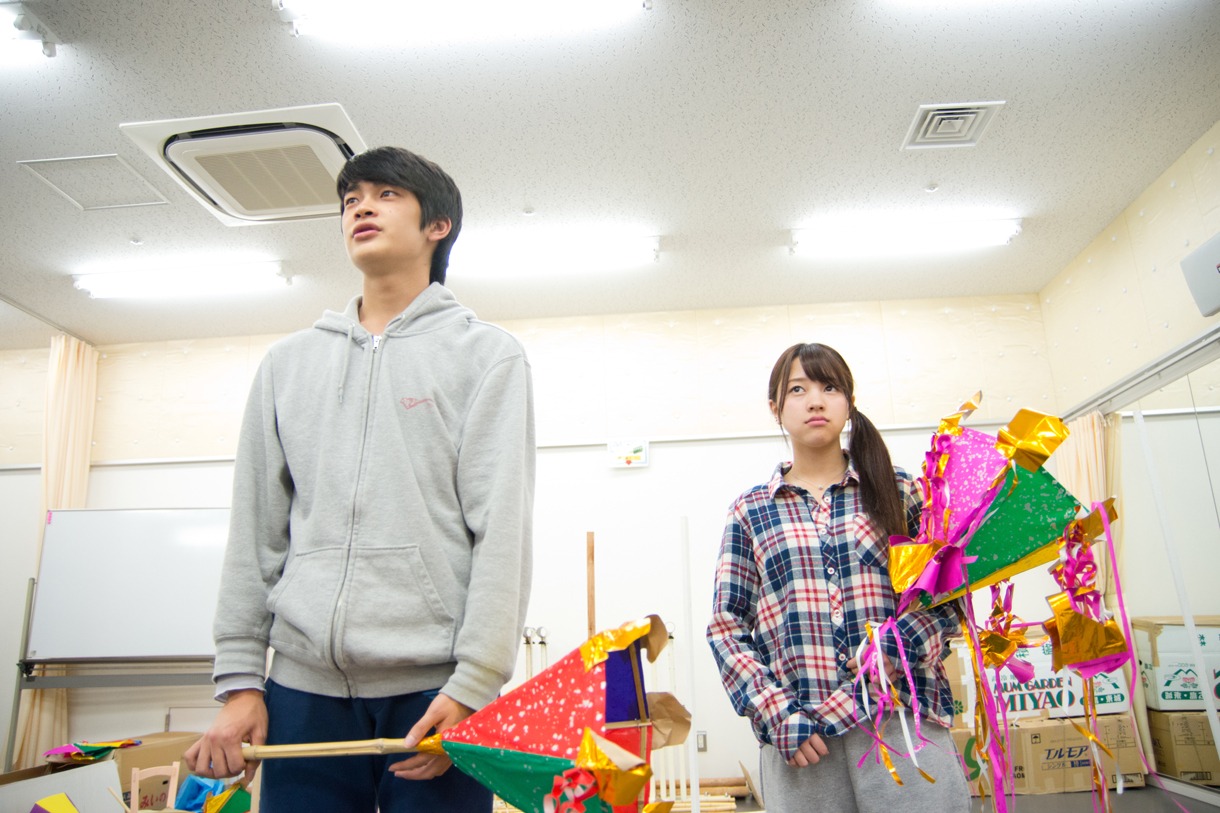 【カタオモイ.net】プロデュース公演「灯籠」の稽古中の井之脇海、高木悠未。