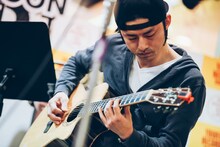 川崎亘一（G / the band apart）（撮影：西槇太一）