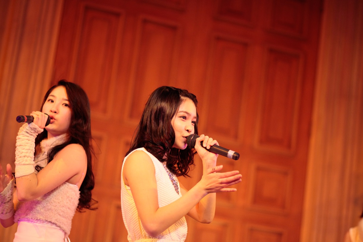 左からMISAKI、RIMA（La PomPon）。（撮影：西槇太一）