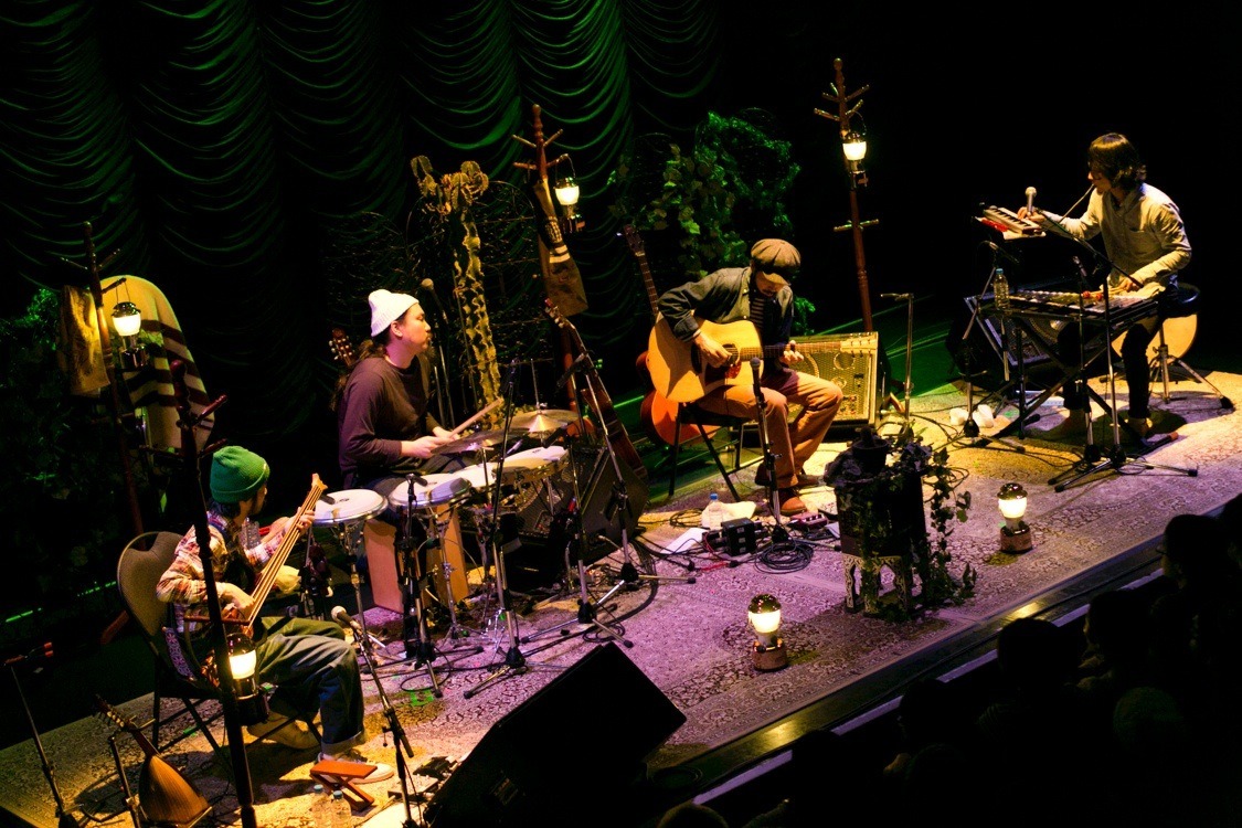 SPECIAL OTHERS ACOUSTIC「アコースティック8都市ツアー 2014-2015」東京・東京キネマ倶楽部公演の様子。（Photo by KAZUHARU IGARASHI）