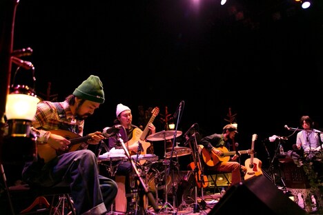 SPECIAL OTHERS ACOUSTIC「アコースティック8都市ツアー 2014-2015」東京・東京キネマ倶楽部公演の様子。（Photo by KAZUHARU IGARASHI）