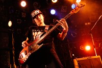 白山治輝（B, Cho） （撮影：上山陽介）