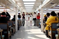 クルージングを楽しむ乙女新党。
