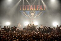 TOTALFAT（Photo by AZUSA TAKADA）