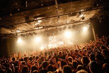 BLUE ENCOUNT「TOUR2014 ROOKIE’S HIGH」追加公演の様子。（撮影：石井亜希）