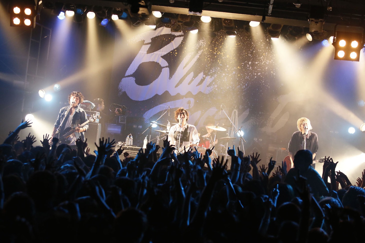 BLUE ENCOUNT「TOUR2014 ROOKIE’S HIGH」追加公演の様子。（撮影：石井亜希）