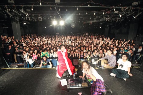 髭「『素敵な闇』TOUR」東京・LIQUIDROOM公演の様子。（撮影：梅田航）