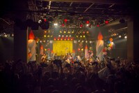 「トミタ栞ライブ2015 ～21歳の誕生日は2回目のワンマン～」の様子。