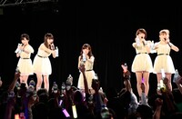 「Juice=Juice ファーストライブツアー2014～2015 News=News」東京・新宿ReNY公演の様子。