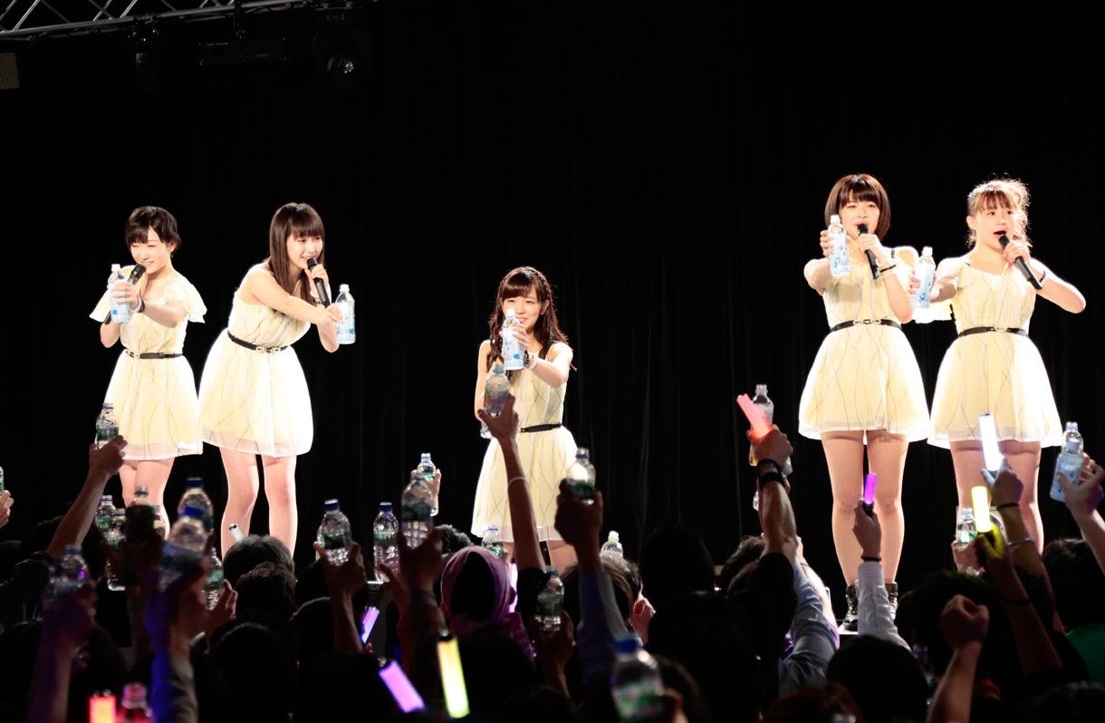 「Juice=Juice ファーストライブツアー2014～2015 News=News」東京・新宿ReNY公演の様子。