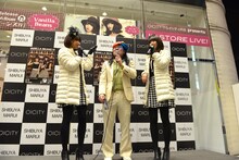 「掟さんこんな小ちゃかったでしたっけ？」と今さらなことを言うレナ（左）。