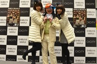 左からレナ、掟ポルシェ、リサ。