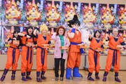 豆まきを行った野沢雅子、孫悟空、ももいろクローバーZ。