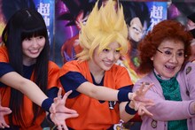 左から佐々木彩夏、百田夏菜子、野沢雅子。