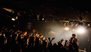テスラは泣かない。のライブの様子。（Photo by  Daisuke Sakai）