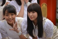 新メンバーの室田瑞希（左）と1期メンバーの福田花音（右）。