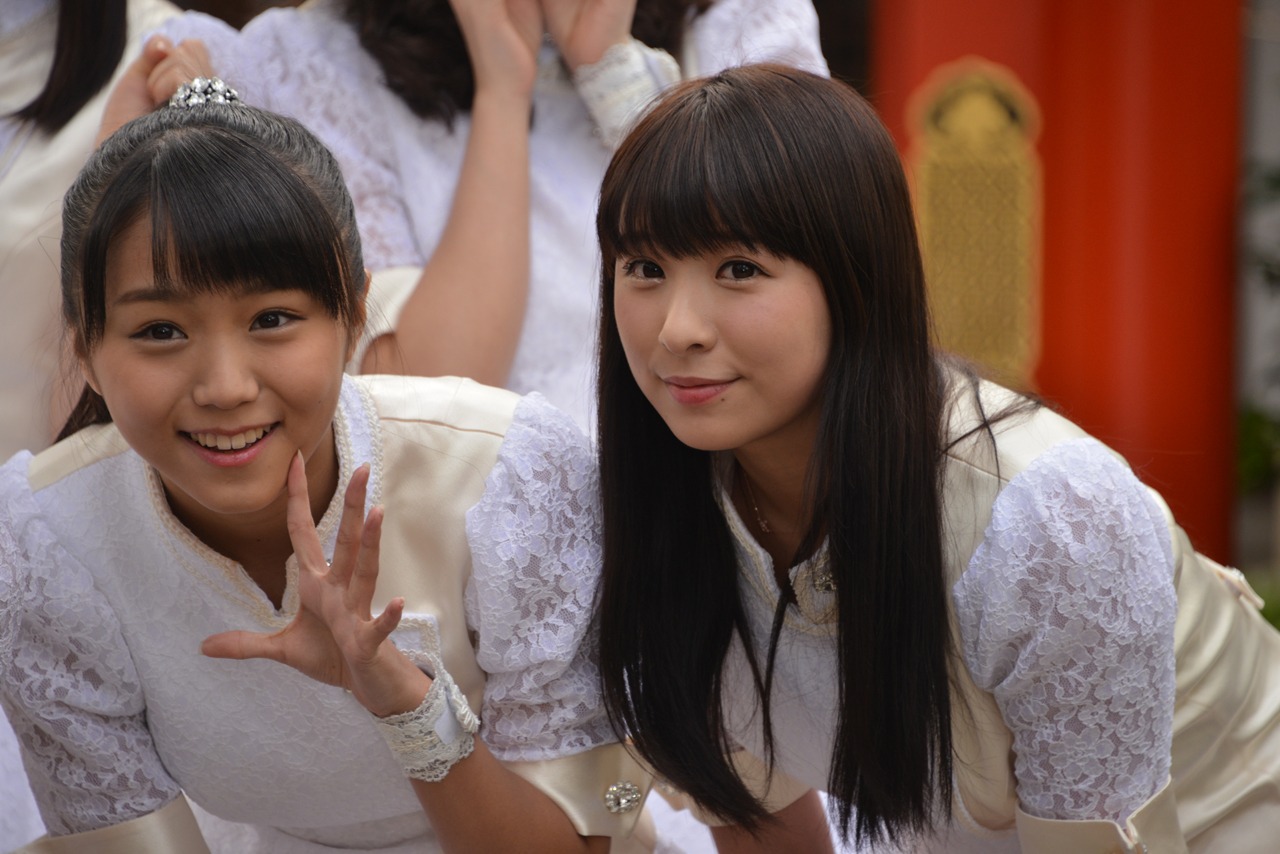 新メンバーの室田瑞希（左）と1期メンバーの福田花音（右）。