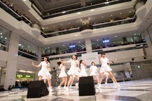 「アンジュルム『大器晩成／乙女の逆襲』 発売記念ミニライブ＆握手会」の様子。