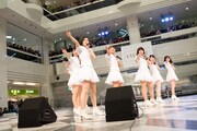 アンジュルムによる「大器晩成」歌唱の様子。