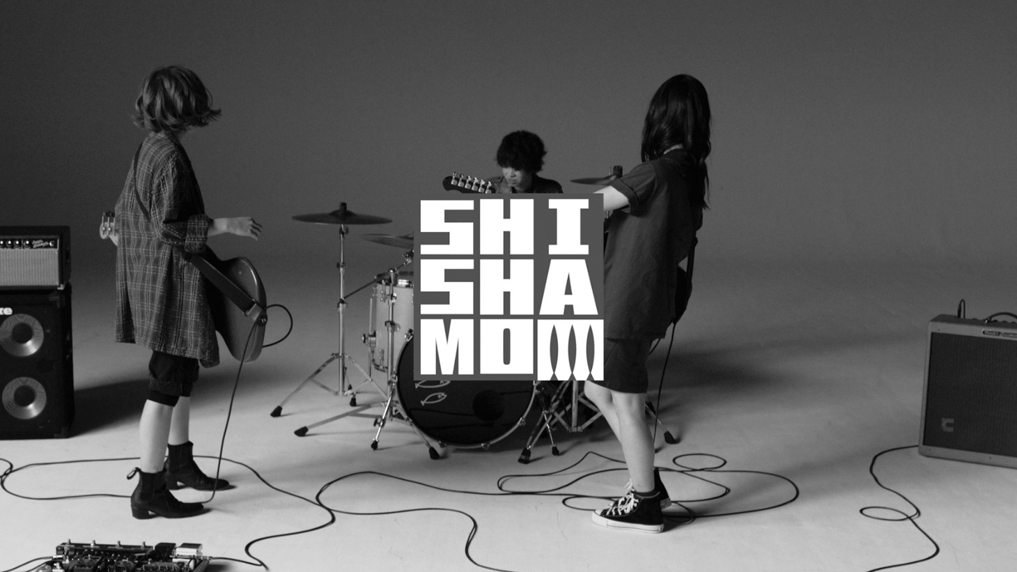 SHISHAMO「僕、実は」のビデオクリップのワンシーン。