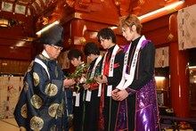 玉串を受け取るカスタマイZ。