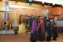 心願成就とシングル「一筋の光明」のヒットを祈願するカスタマイZ。