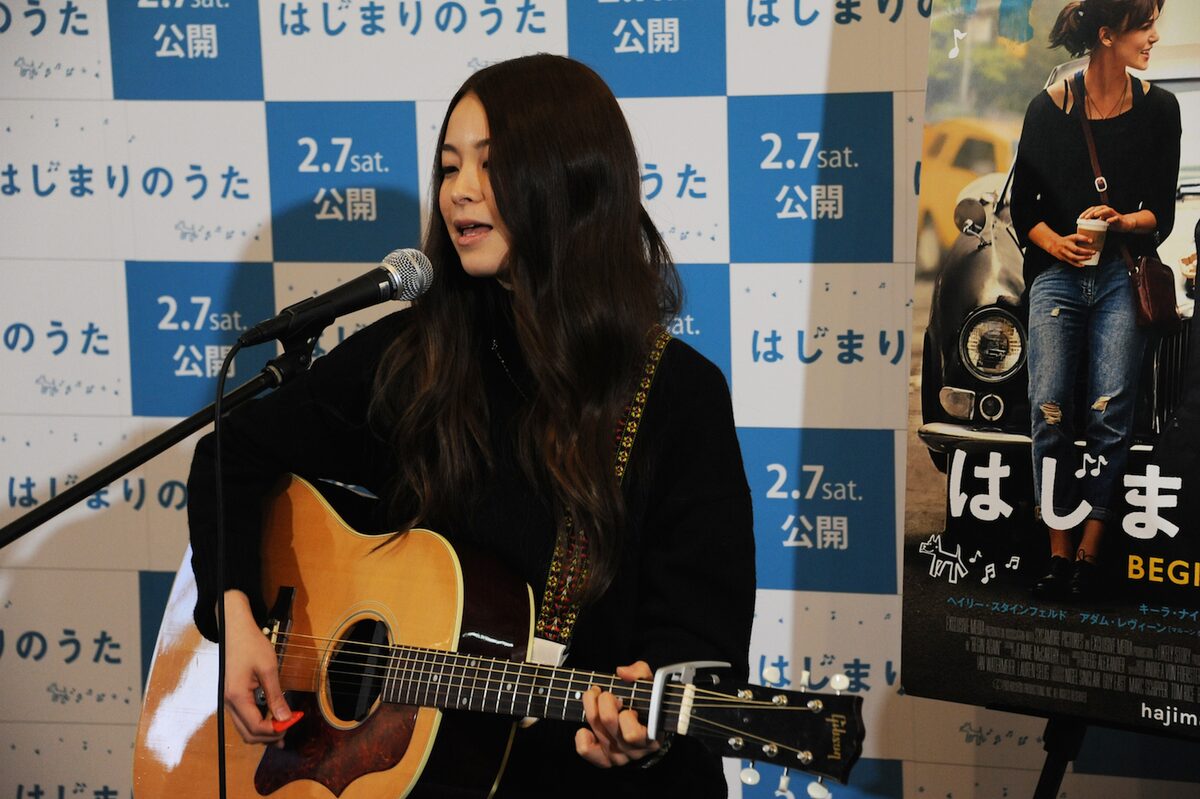 片平里菜 片平里菜 はじまりのうた 劇中歌を弾き語りで熱唱 画像ギャラリー 9 10 音楽ナタリー