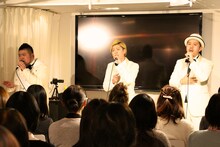 シクラメンが登場した「涙活ライブ」の様子。