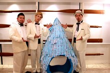 シクラメンが登場した「涙活ライブ」の様子。