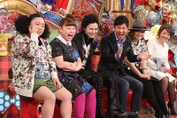 左から江上敬子、近藤くみこ、AKIRA、関根勤、依布サラサ、石川セリ。(c)日本テレビ