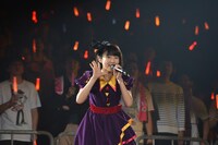 「私立恵比寿中学 東西大学芸会2014『エビ中のおもちゃビッグガレージ』」横浜公演での柏木ひなたソロパフォーマンスの様子。