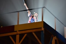 「私立恵比寿中学 東西大学芸会2014『エビ中のおもちゃビッグガレージ』」神戸公演での中山莉子ソロパフォーマンスの様子。