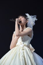 「私立恵比寿中学 東西大学芸会2014『エビ中のおもちゃビッグガレージ』」神戸公演での松野莉奈ソロパフォーマンスの様子。