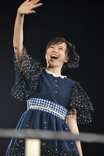 「私立恵比寿中学 東西大学芸会2014『エビ中のおもちゃビッグガレージ』」神戸公演での安本彩花ソロパフォーマンスの様子。