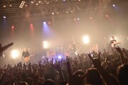 AKi「AKi 1st Solo LIVE "A Feeling Begins to Arise"」の模様。（撮影：江隈麗志）