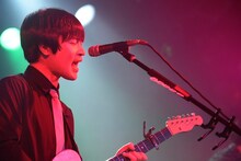 小出祐介（Vo, G）（撮影：緒車寿一）