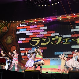 エビ中「東西大学芸会」横浜ライブ映像化、神戸公演ソロも収録