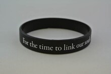 a crowd of rebellion「The Crow」初回限定盤付属の「The Crow オリジナル・ラバーバンド」