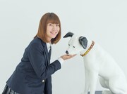 初代ニッパー大使・山崎あおいとニッパー。　