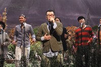 中央が槇原敬之。 (c)フジテレビ