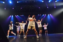lyrical schoolによるライブの様子。