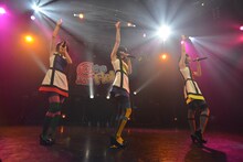 callmeによるライブの様子。