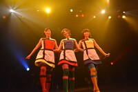 callmeによるライブの様子。