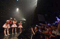 PASSPO☆によるライブの様子。