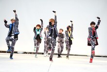 「Believe×Believe」を披露する超特急。