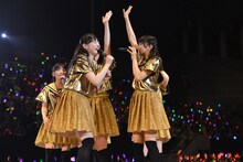 全員に小籠包をおごることになってしまった松野莉奈（手前左）。